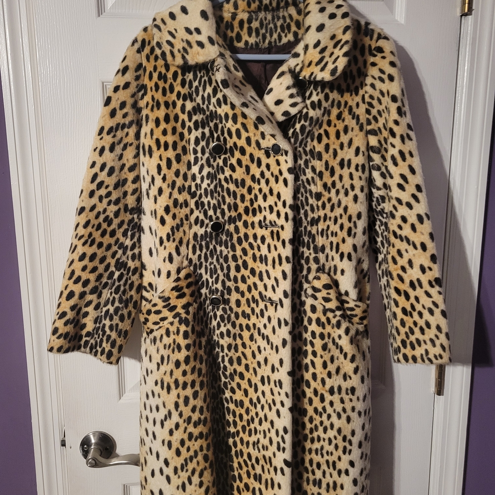 Elegant Leopard Print Teddy Jacket